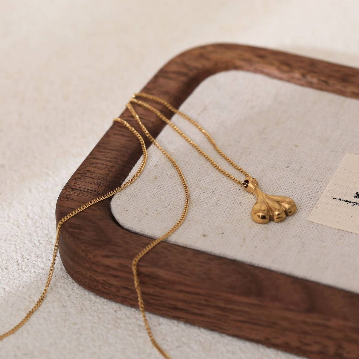 Small skirt fan-shaped teardrop necklace_CWMM5585