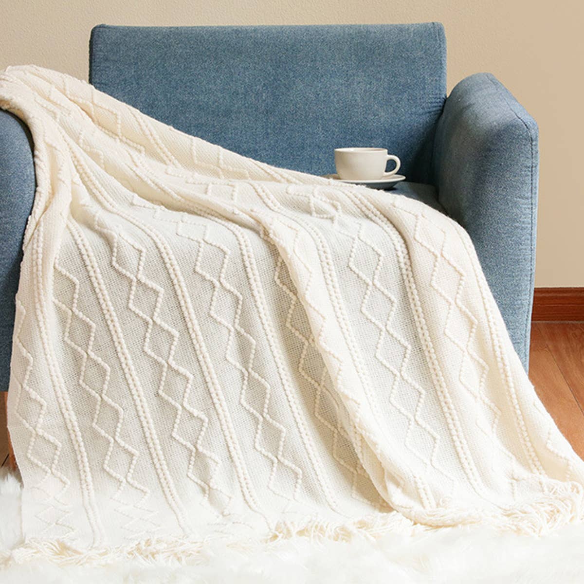 KNITTED WARM BLANKET WITH TASSELS