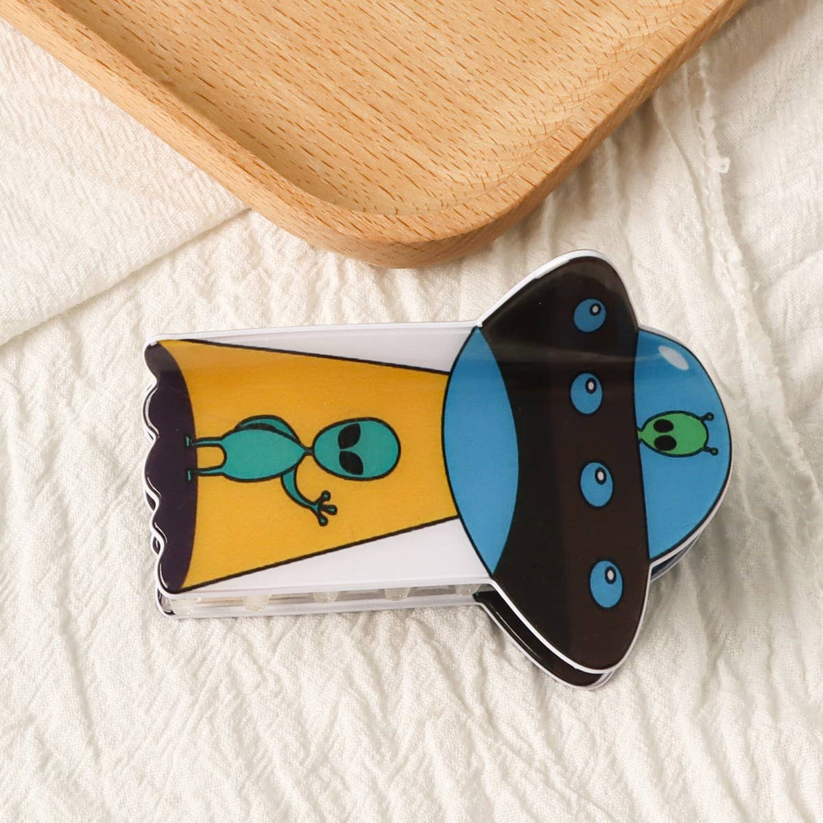 CWAHA1611_HALLOWEEN ALIEN SPACESHIP HAIR CLAW CLIP