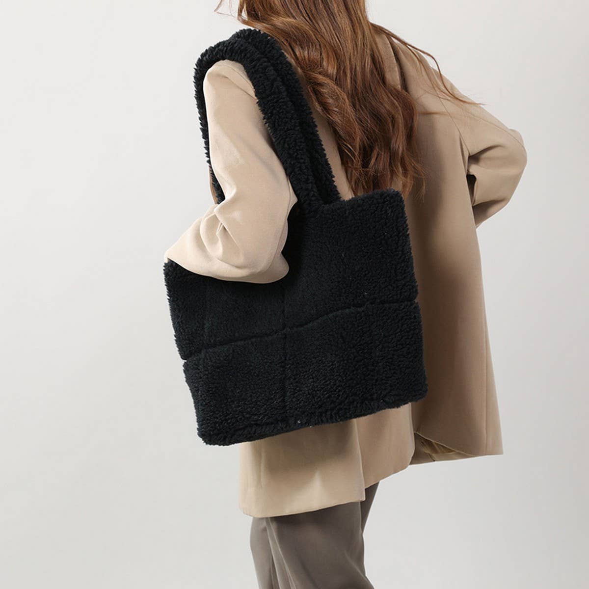WINTER CHECKERED LAMB WOOL SHOULDER PLUSH BAG_CWAB3912