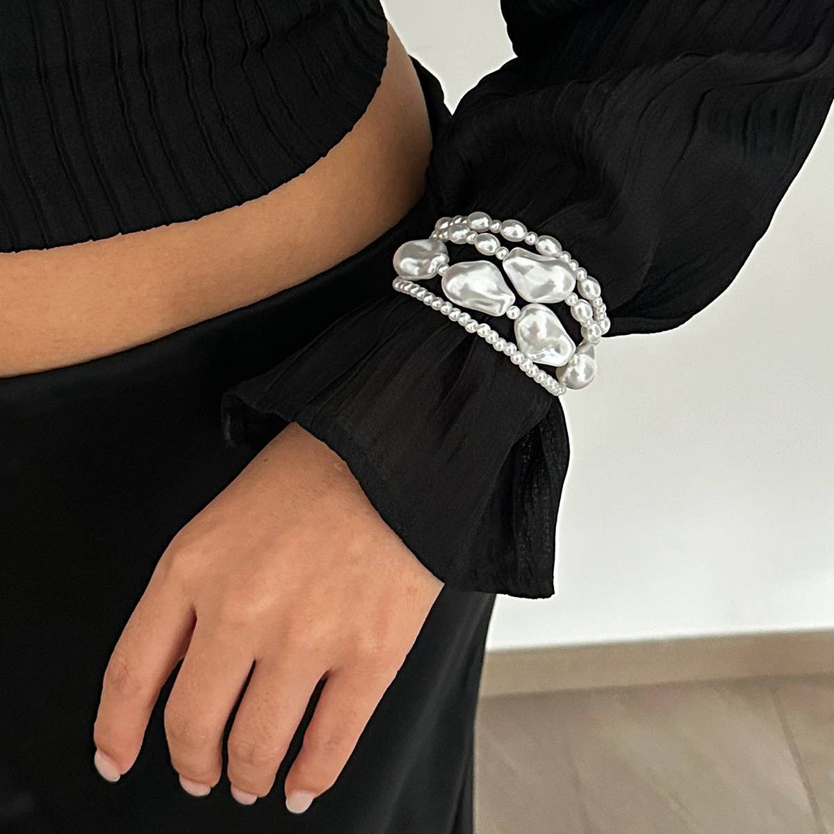 SIMPLE AND FASHIONABLE IRREGULAR BEADED BRACELET