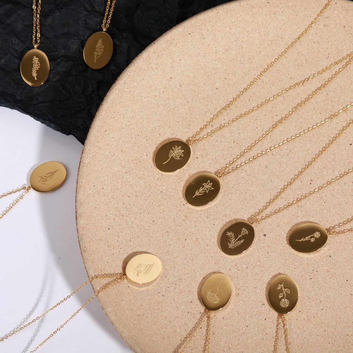 GOLD STAINLESS STEEL DECEMBER FLOWER NECKLACE