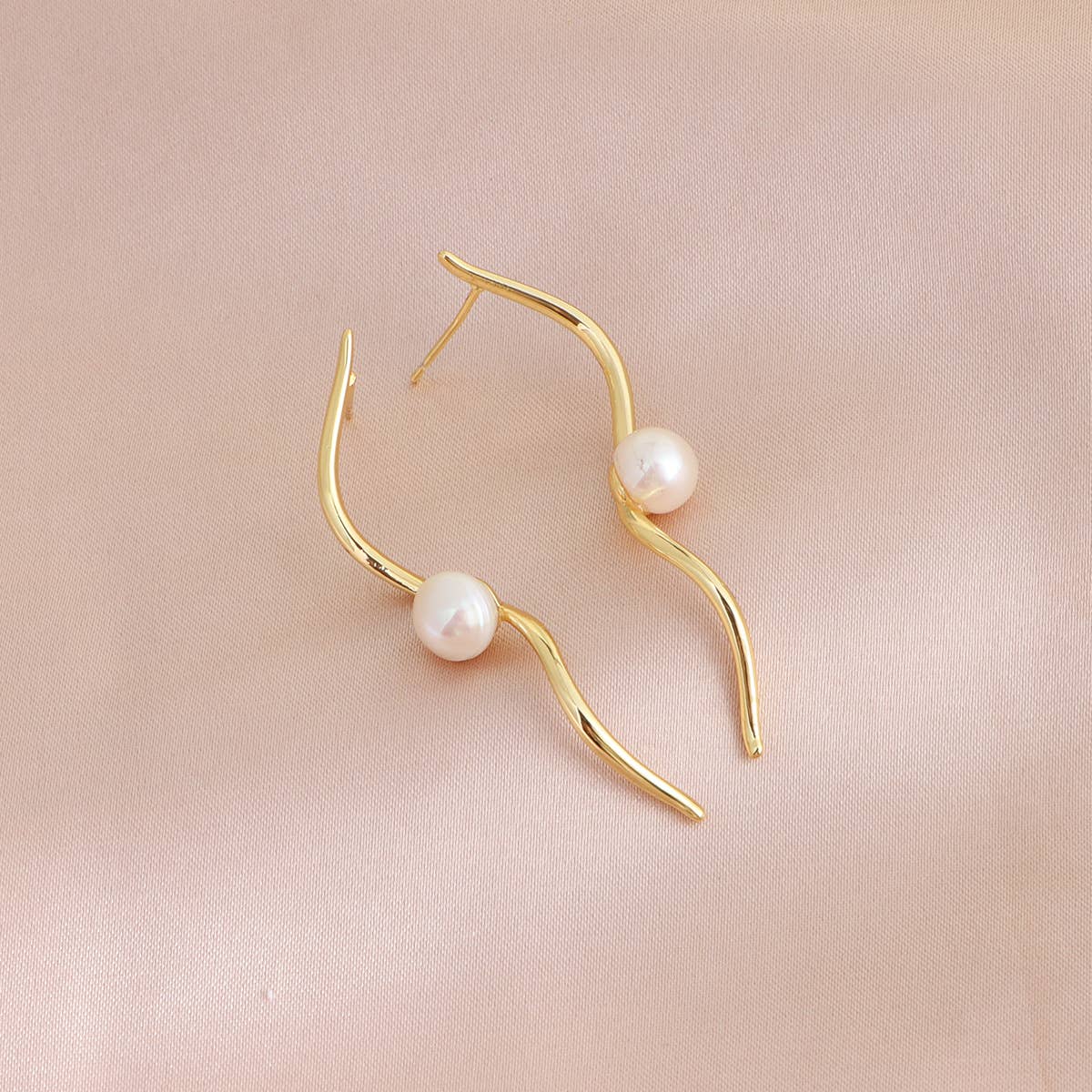 Light luxury freshwater Baroque pearl earrings