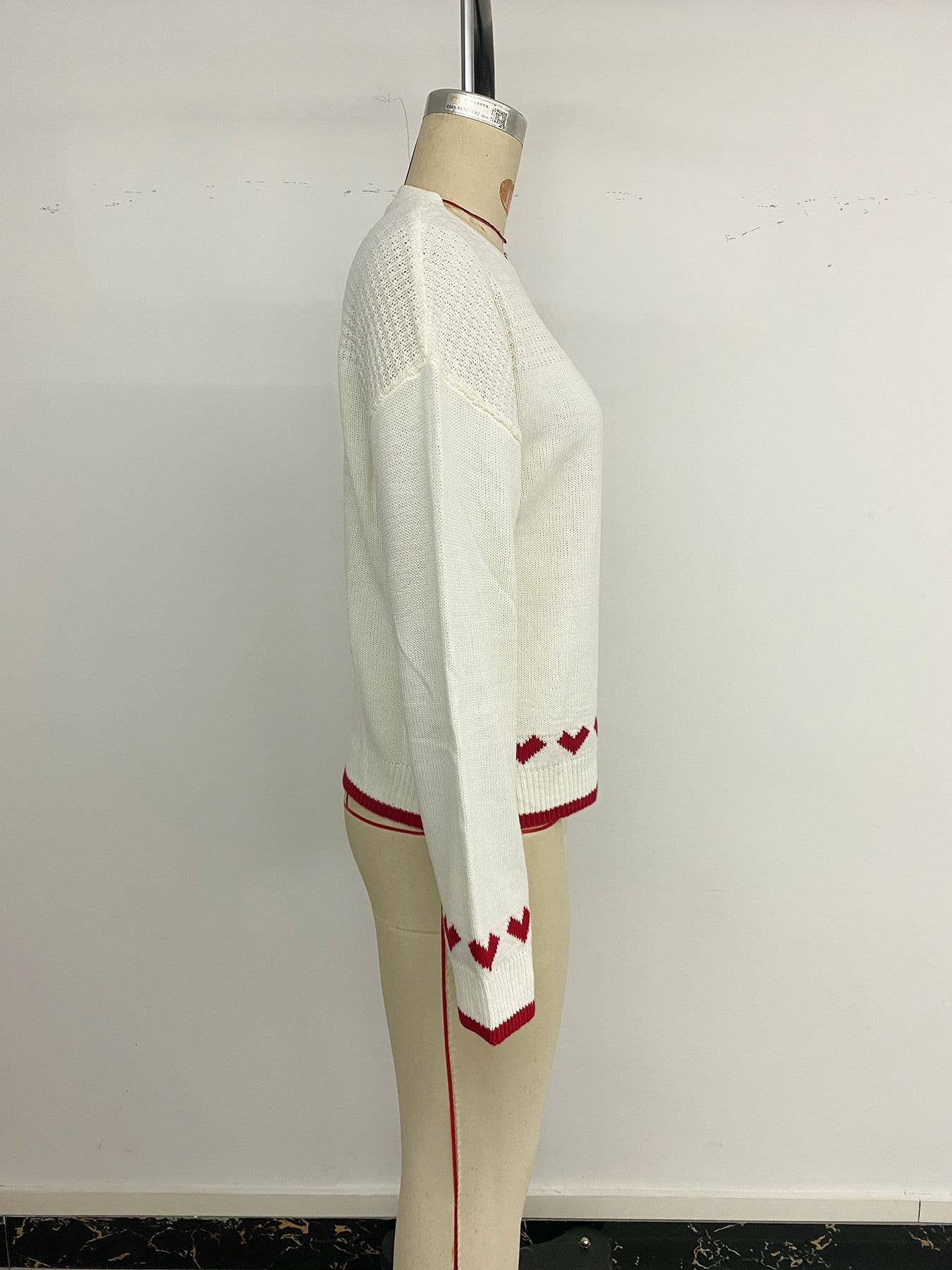 Round-neck heart-shaped jacquard sweater