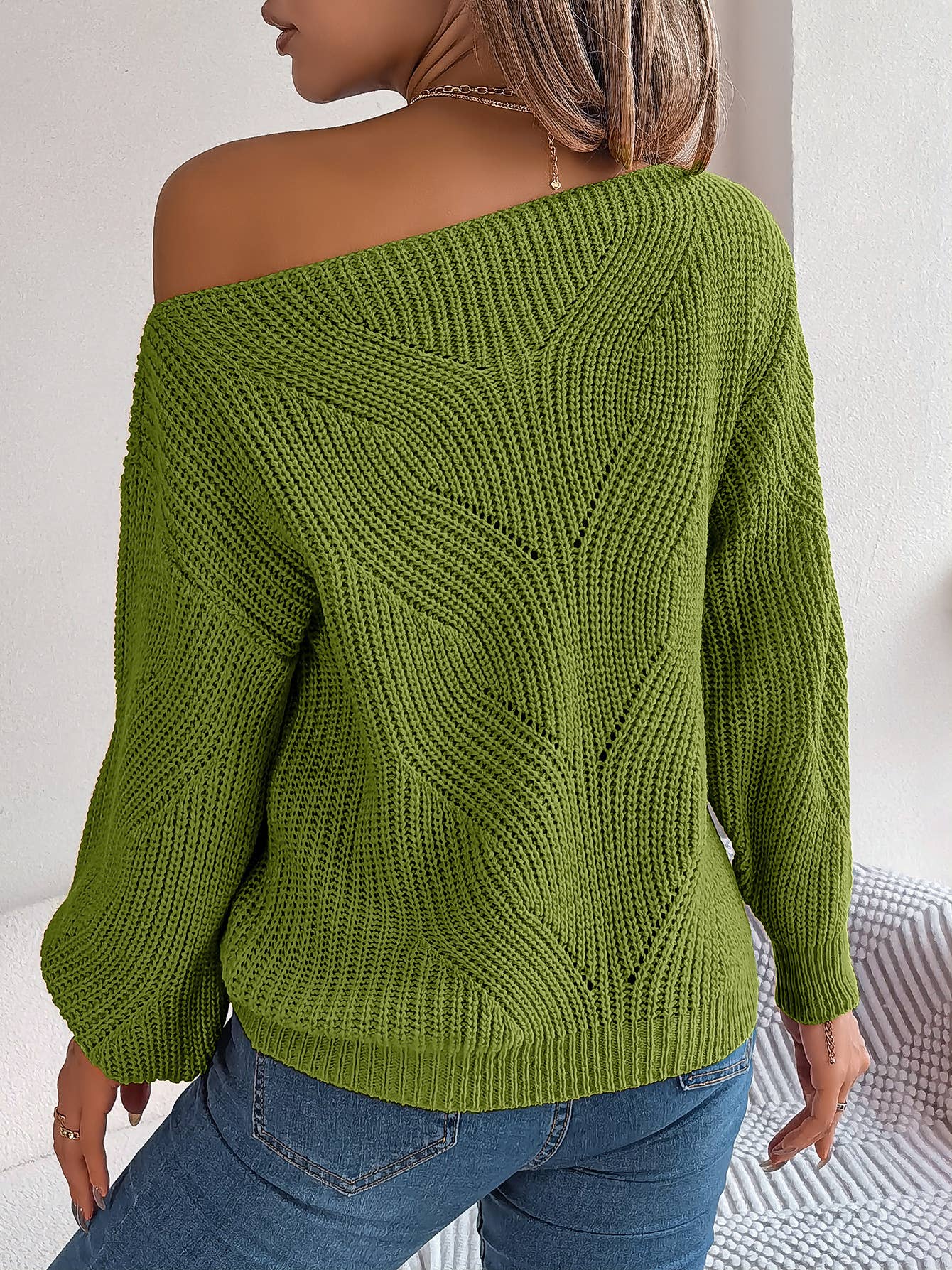 LINE-NECK LANTERN SLEEVE KNIT SWEATER