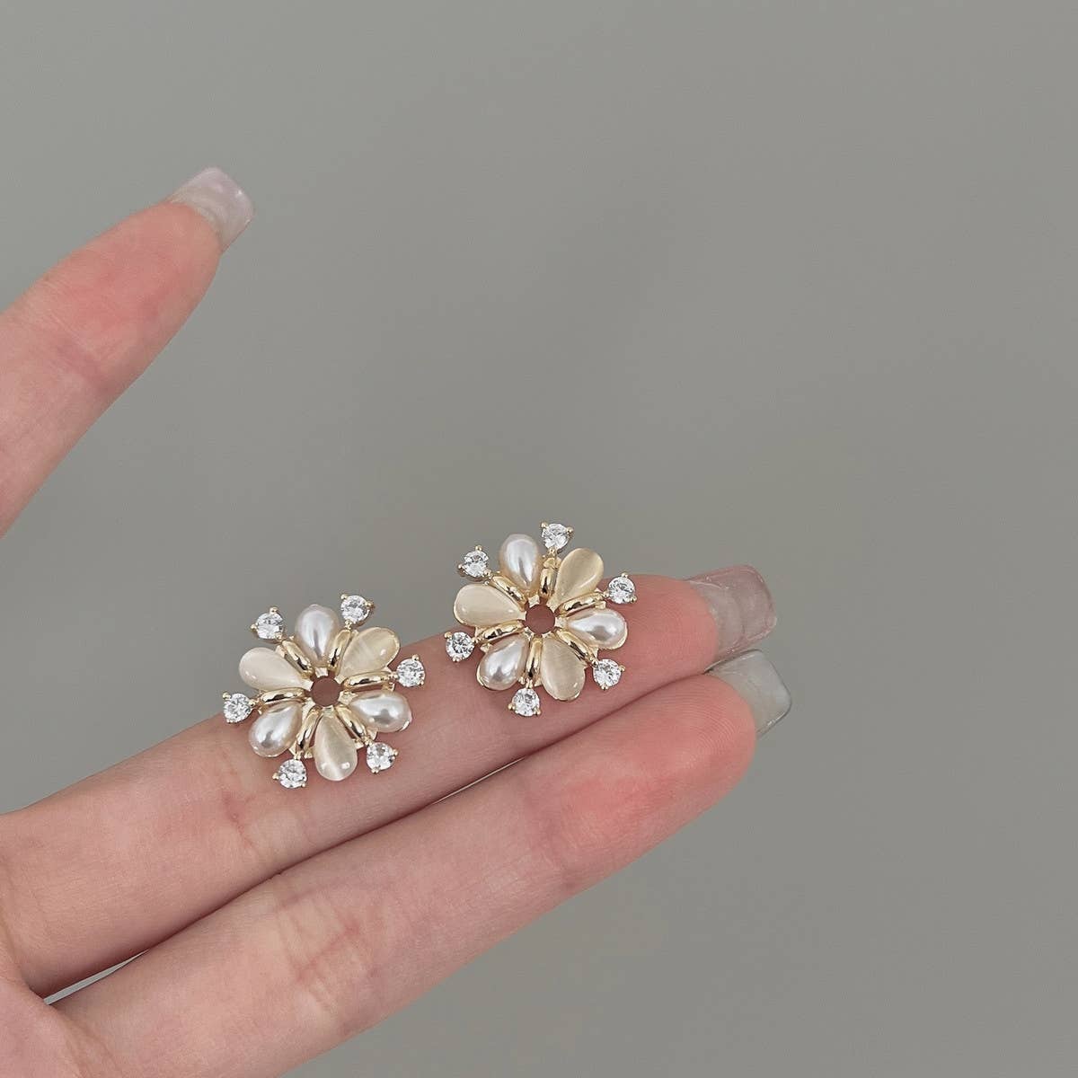 FASHIONABLE FLOWER ZIRCON STUD EARRINGS