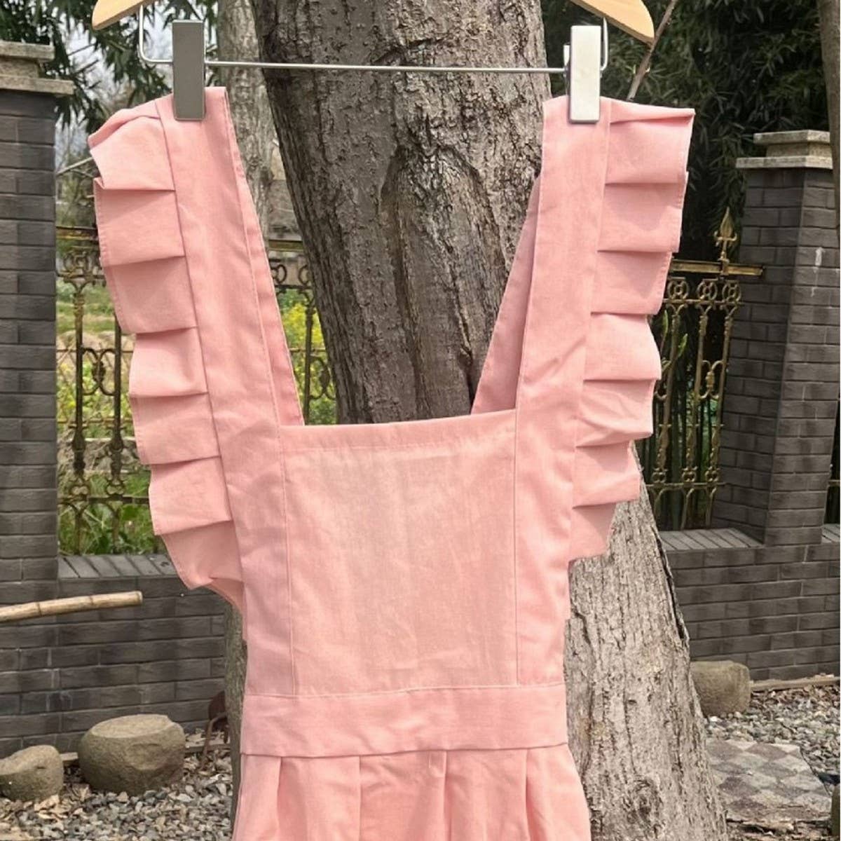 WATERPROOF AND FRESH RUFFLED STRAP CROSS APRON