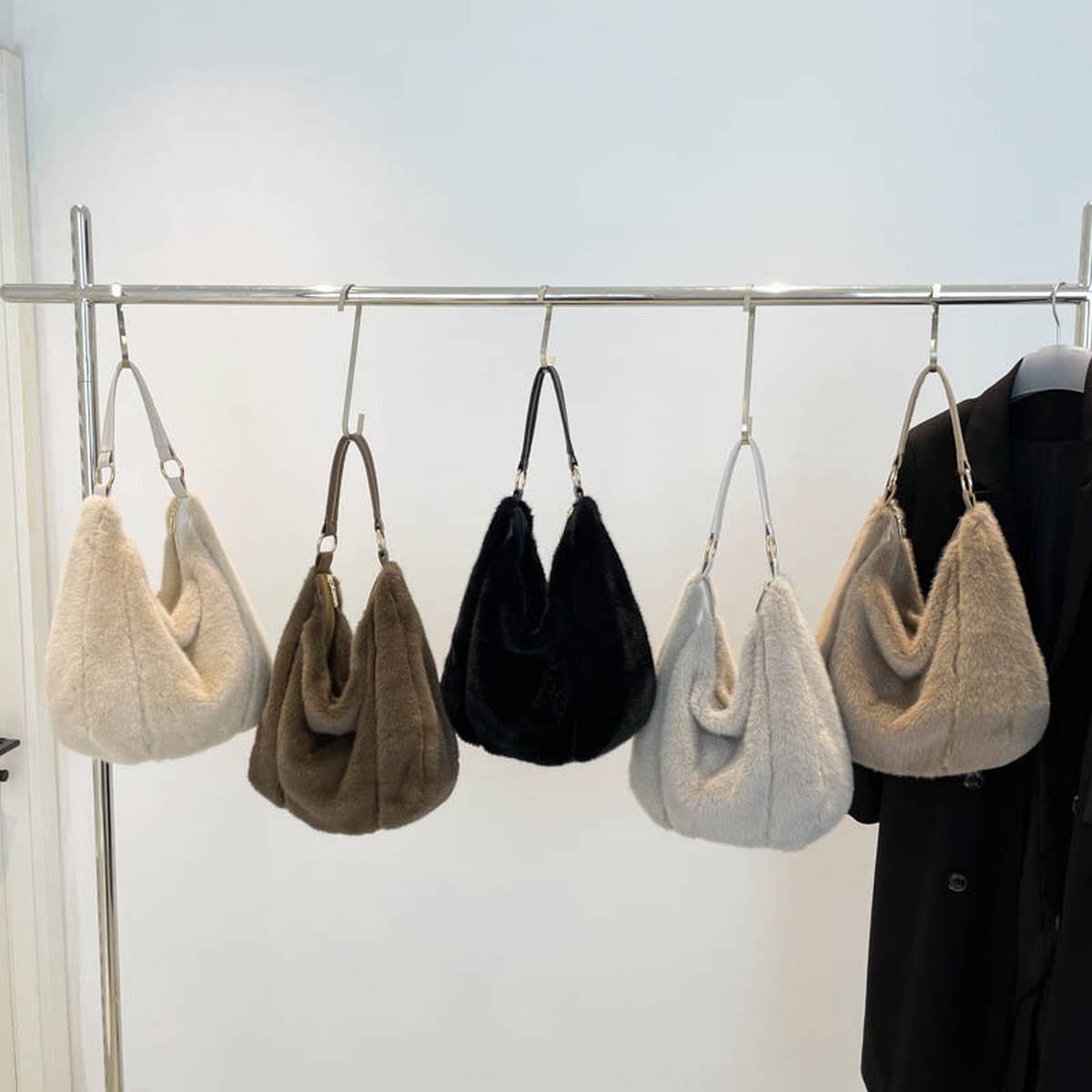 WINTER LARGE CAPACITY SINGLE SHOULDER PLUSH BAG_CWAB3915