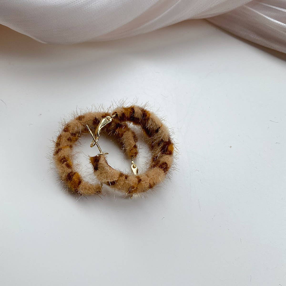 HONG KONG STYLE SHORT VELVET C HOOP EARRINGS