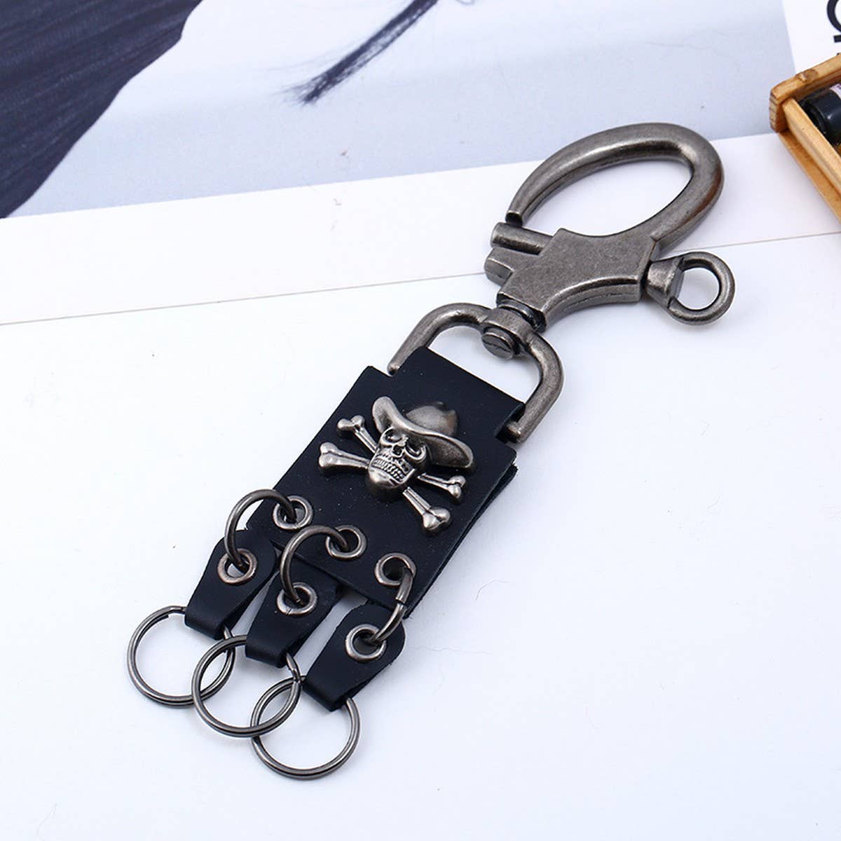 FASHION MEN'S ALLOY SKULL COWHIDE KEYCHAIN_CWMM5027
