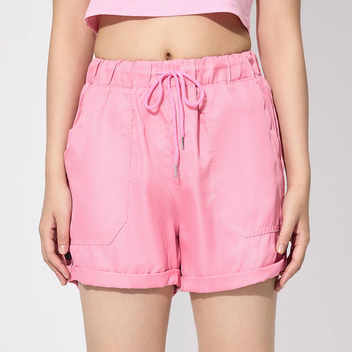 CASUAL LACE-UP CARGO THREE-QUARTER SHORTS