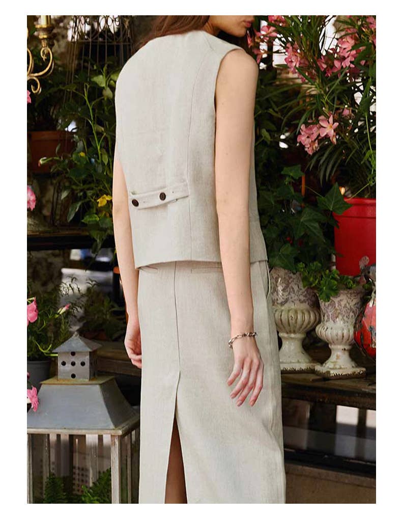 Single breasted contrasting V-neck vest