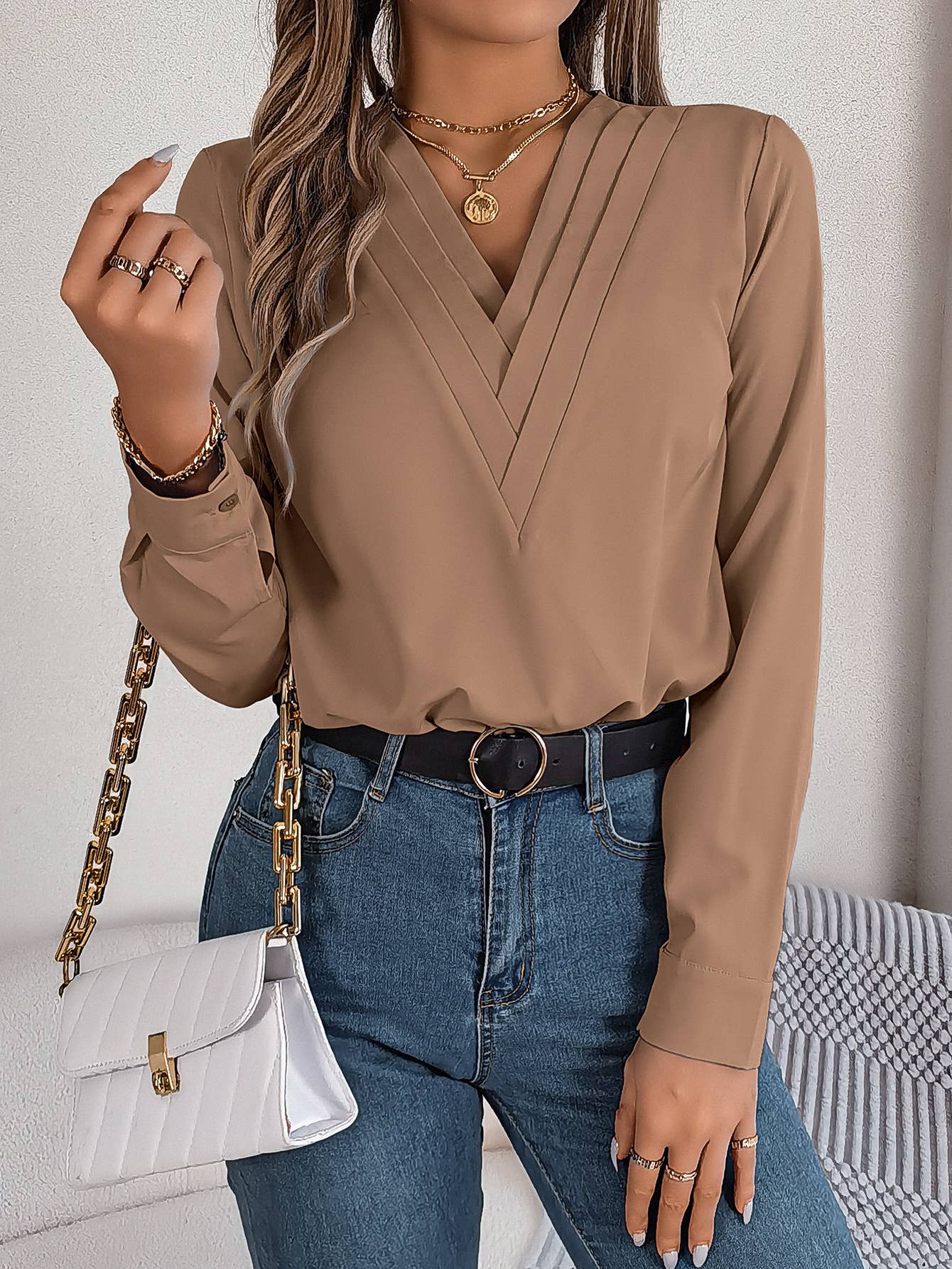SOLID COLOR LAYERED V-NECK LONG-SLEEVED SHIRT