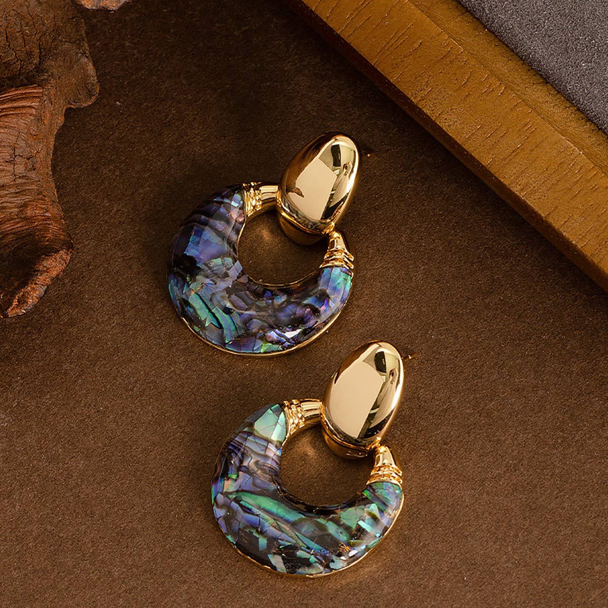 VINTAGE NATURAL OVAL BLACK SHELL EARRINGS