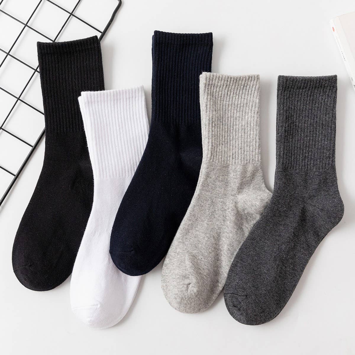 VERSATILE SOLID COLOR CASUAL MID-CALF SOCKS