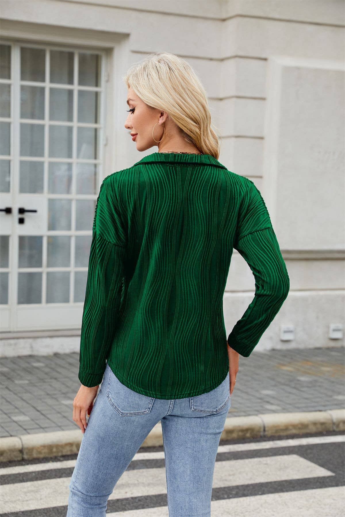 Fashionable lapel fitted long-sleeved top