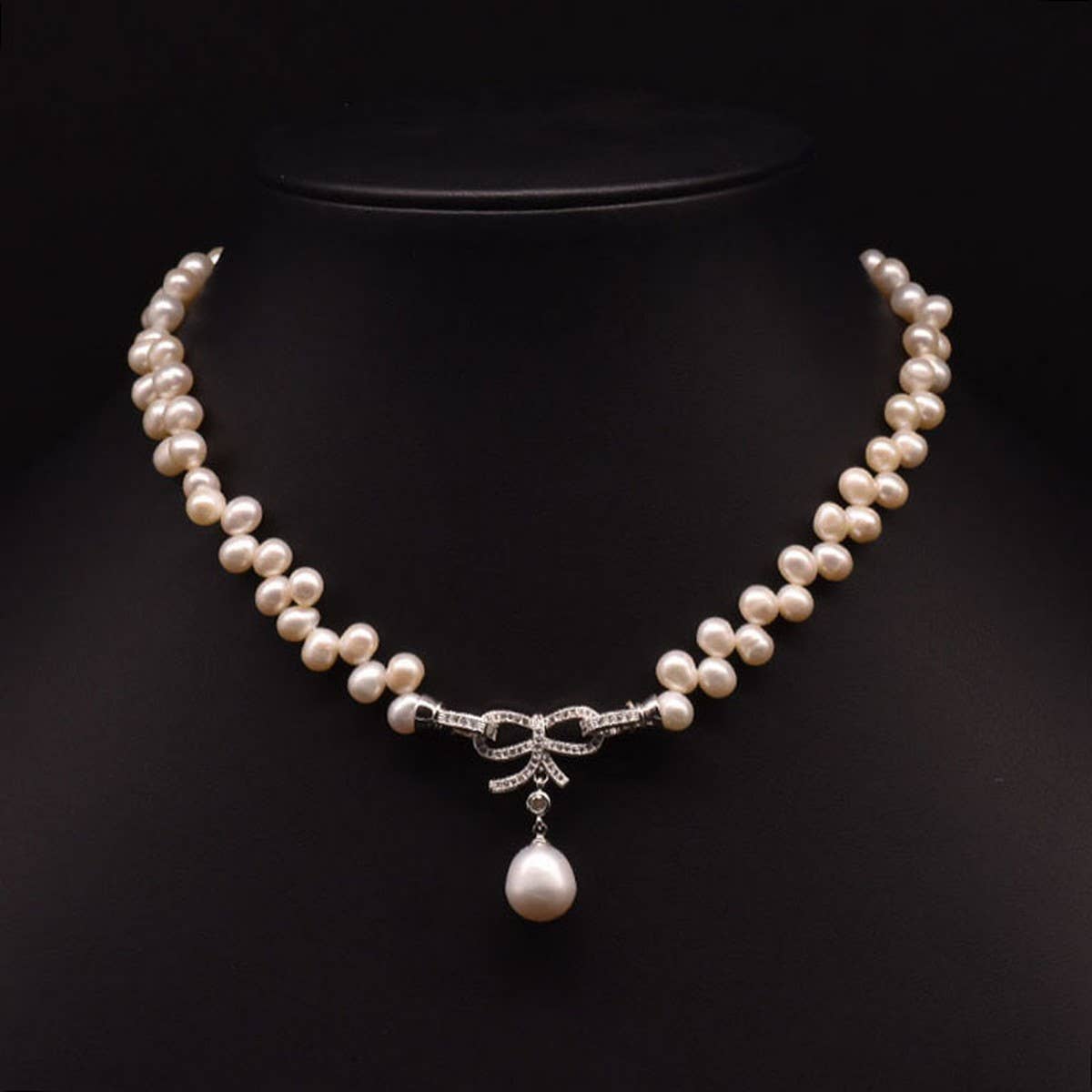 NATURAL FRESHWATER PEARL PETAL NECKLACE