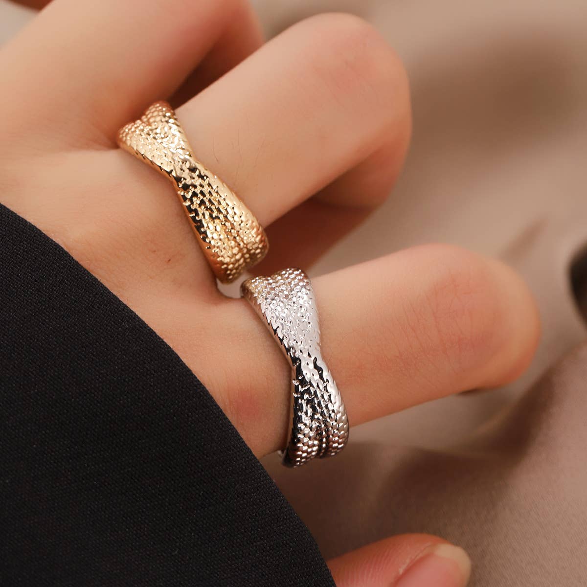 Light luxury minimalist cross ring personality texture open