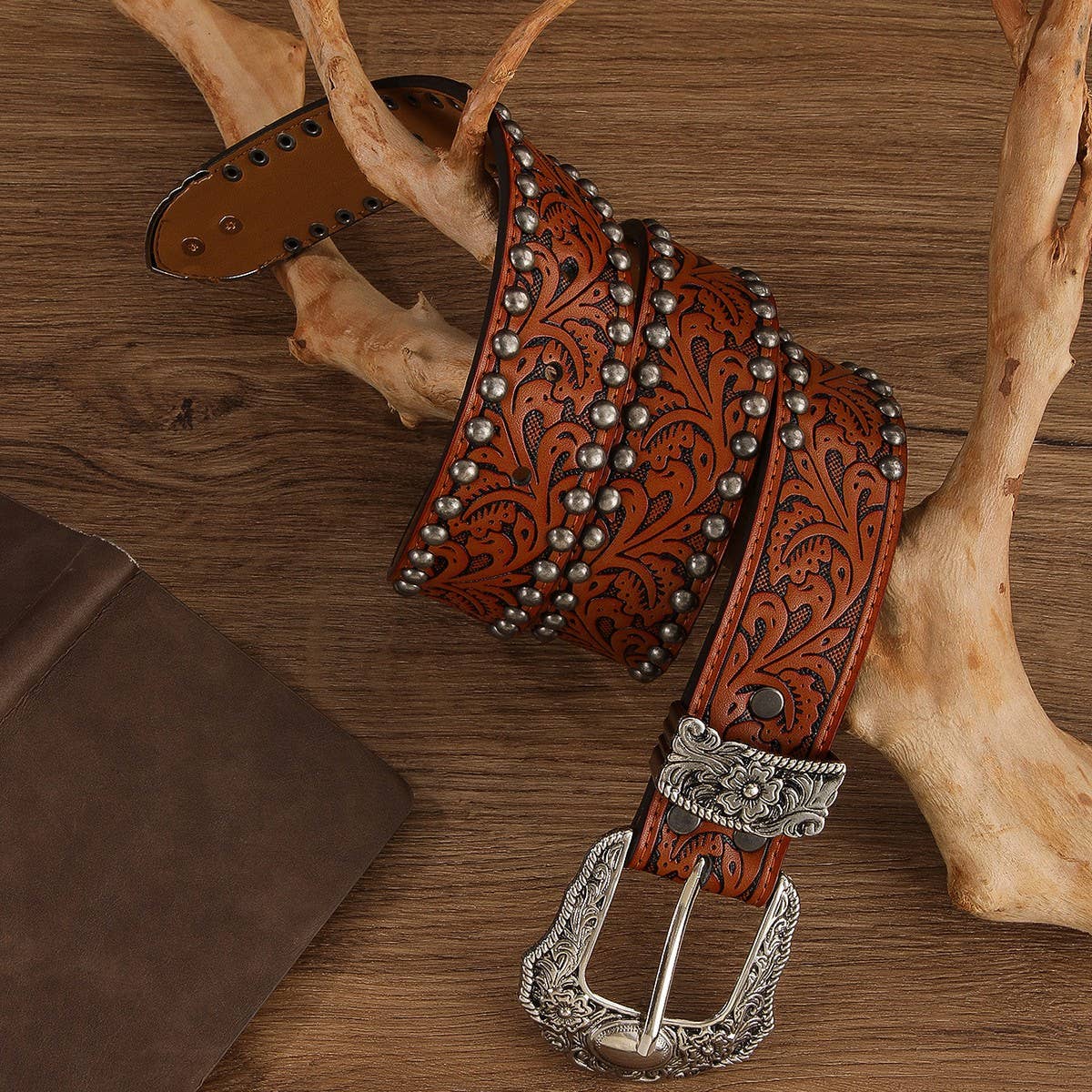 METAL VINTAGE DISTRESSED RIVET EMBOSSED BELT