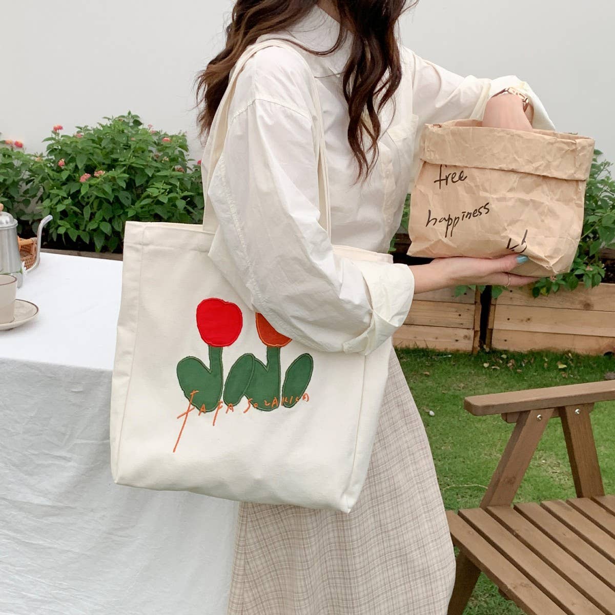 CWAB5817_EMBROIDERED TULIP CASUAL CANVAS SHOULDER BAG