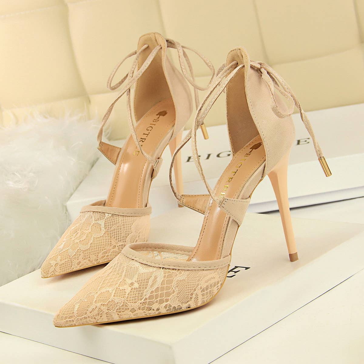 POINTED MESH LACE CROSS-STRAP PUMPS_CWSHH0081