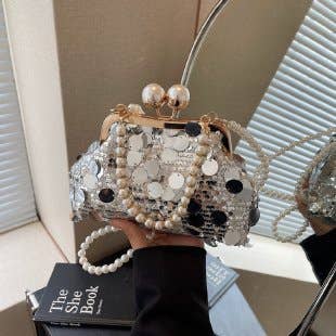 Fashionable sequined shell pearl chain dinner bag