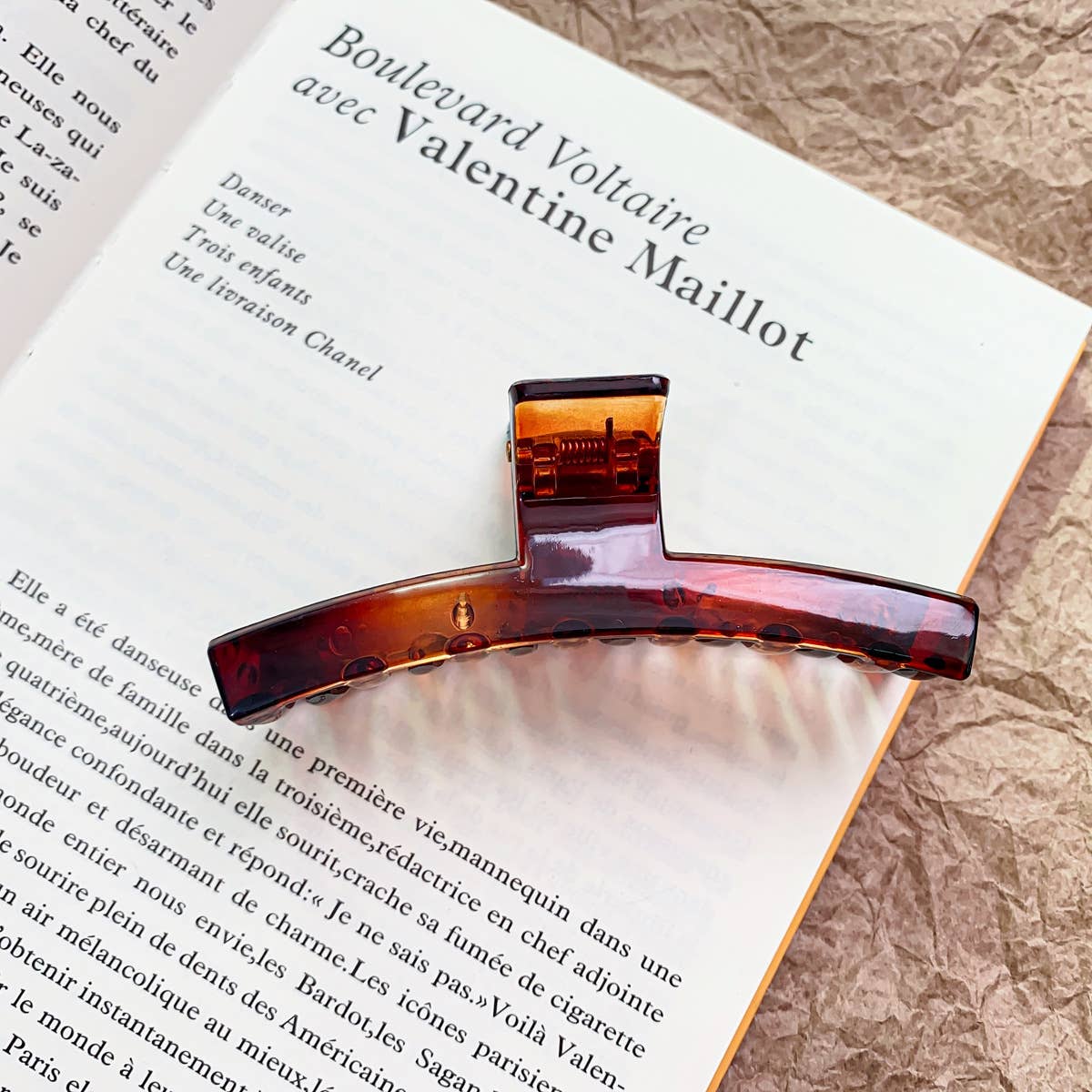 Arc-shaped semi-circular transparent gripper