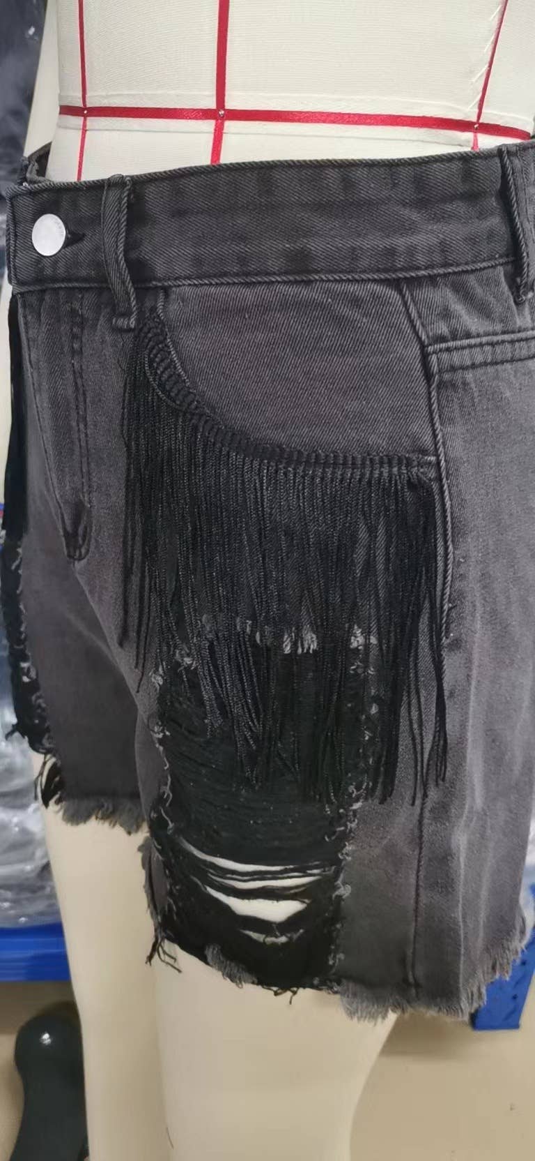 PERSONALIZED TASSEL WASH DENIM SHORTS