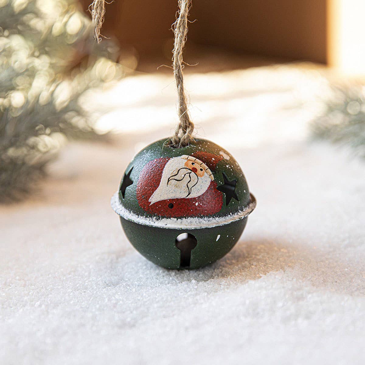 CWMM10372_CHRISTMAS SANTA PAINTED IRON BELL DOOR ORNAMENTS