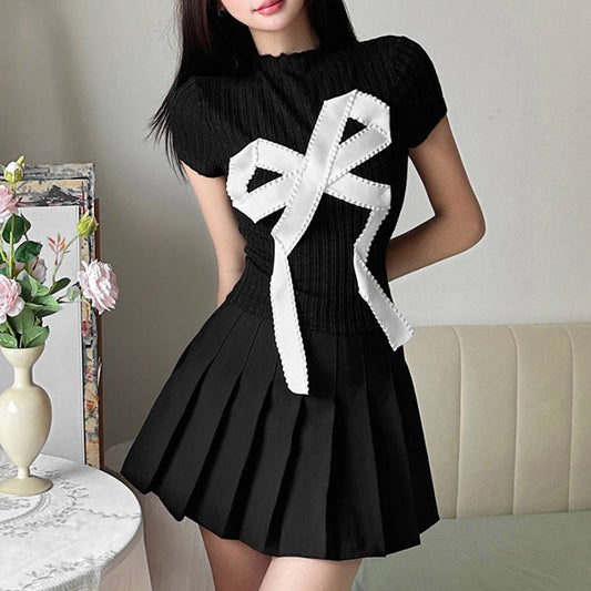 Slim-fit stylish crew neck with short sleeves