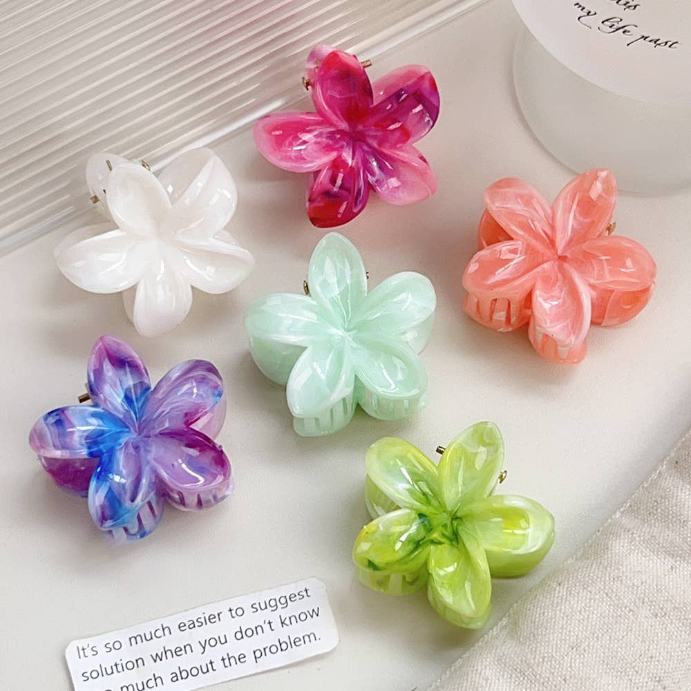 Light-colored egg flower, fresh and sweet grab