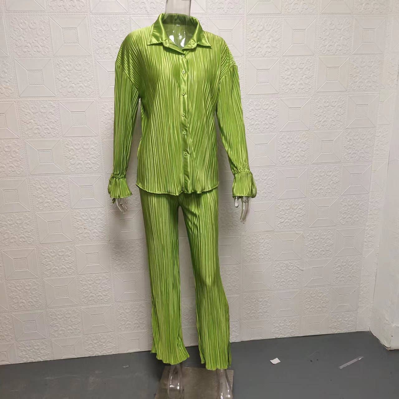 Pleated long-sleeved shirt, slit trousers set