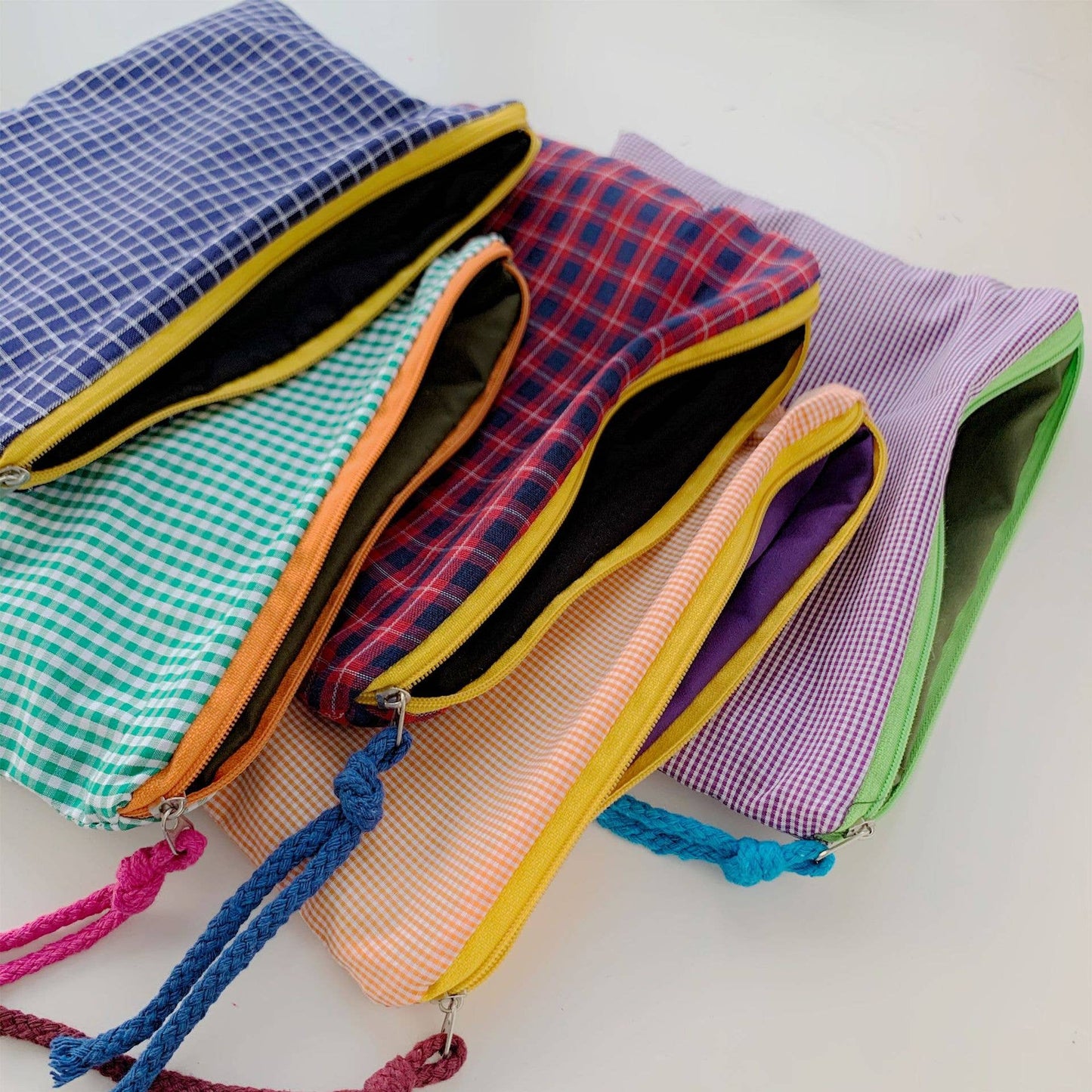 Contrasting colors cotton checkered cosmetic bag