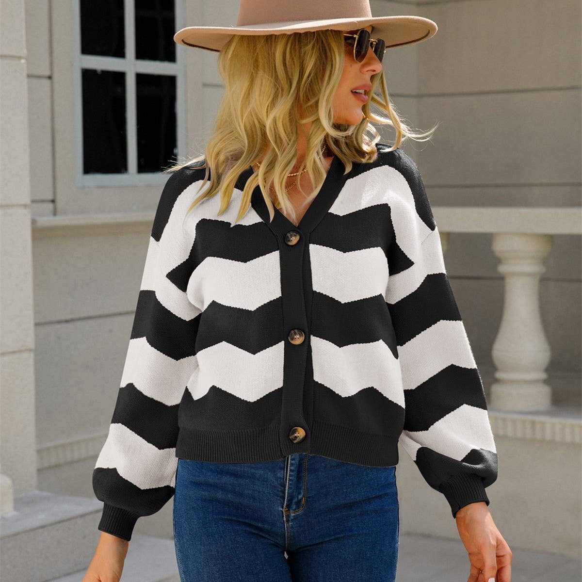 V-neck knit short trend age reduction cardigan