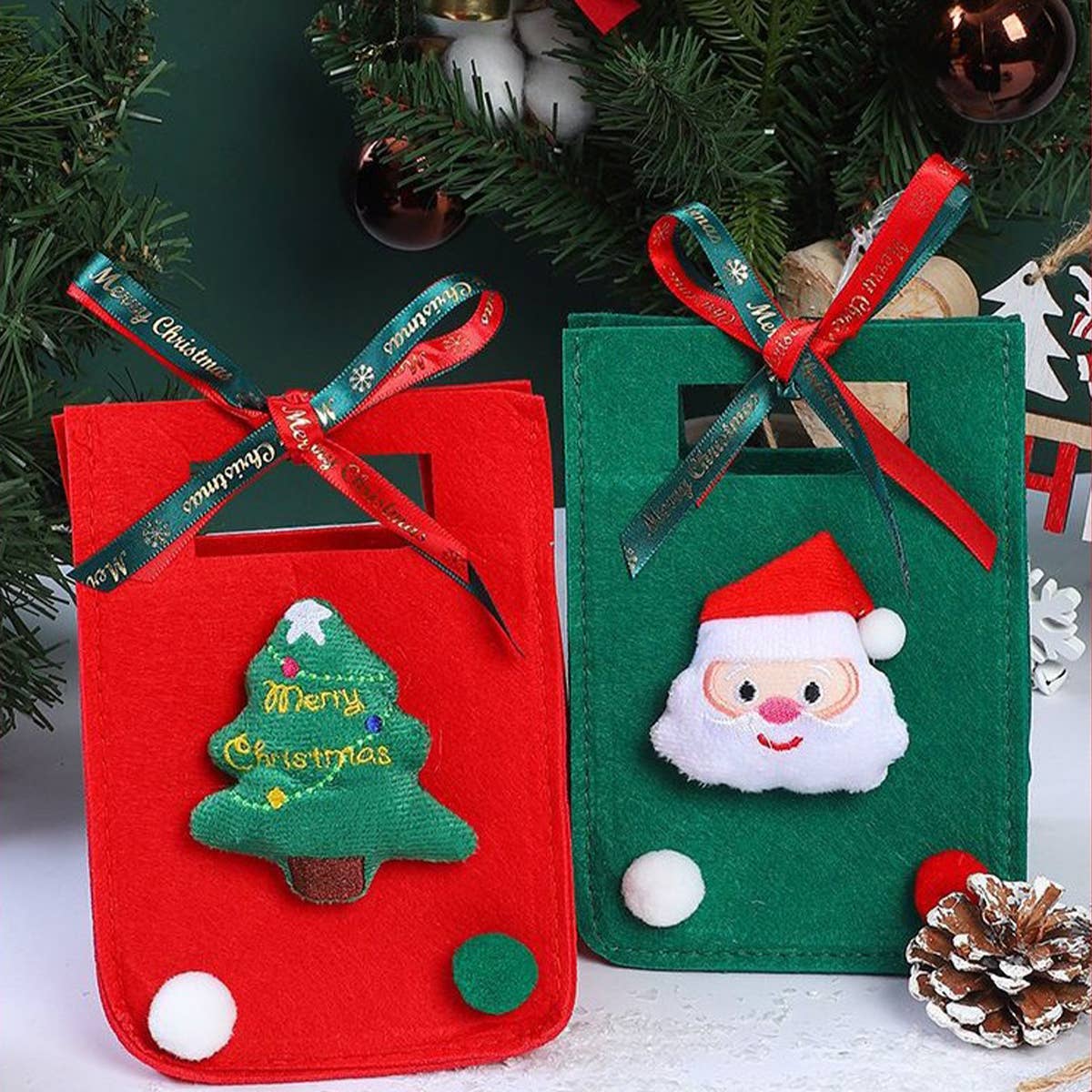 CWMM9359_CHRISTMAS EVE APPLE BOX HANDHELD GIFT BAG