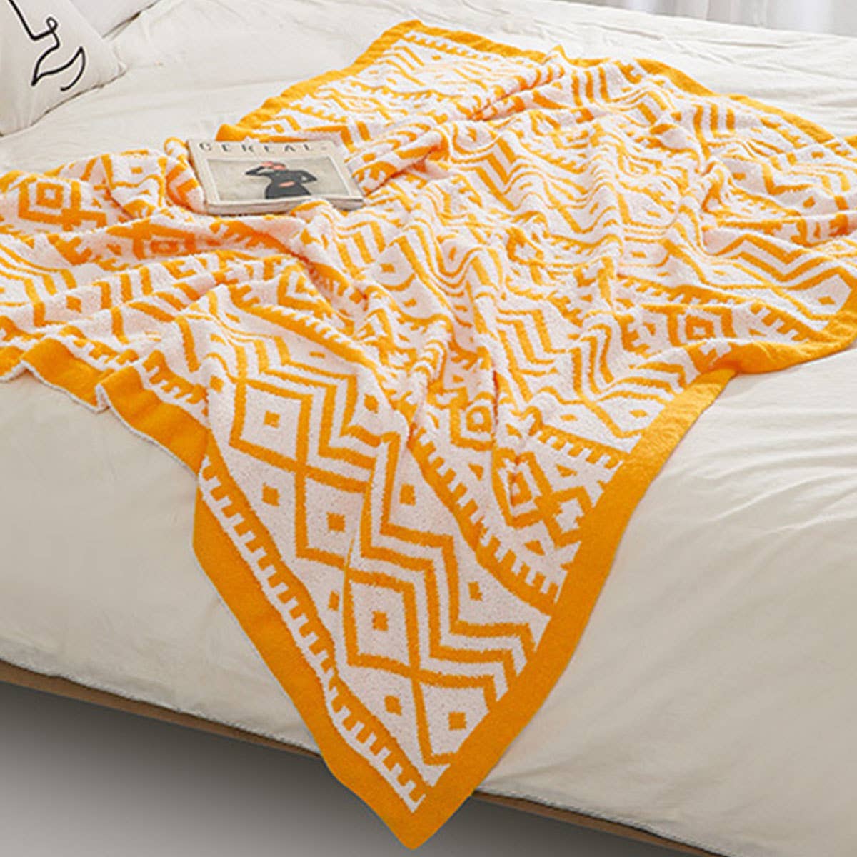 KNITTED SOFT AND LIGHT GEOMETRIC PATTERN BLANKET