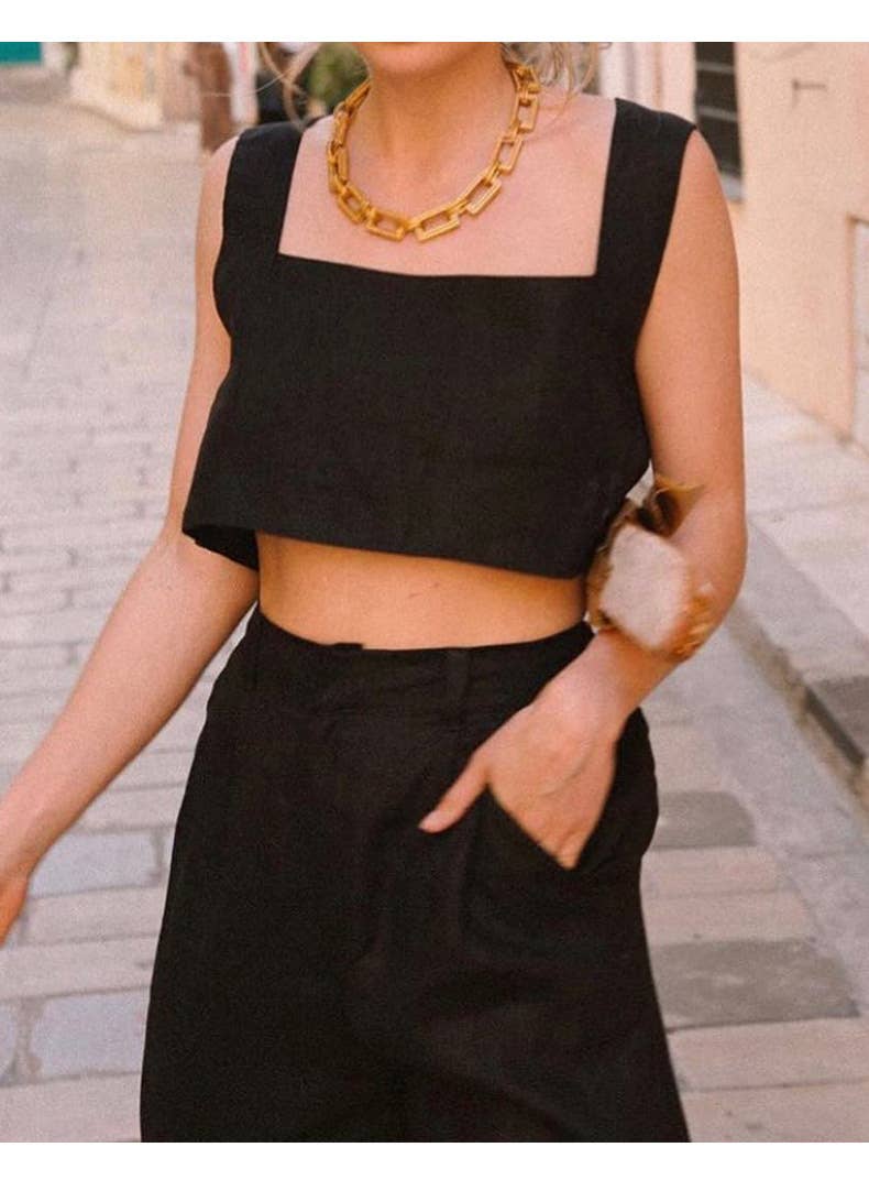 Short square neck sleeveless tank top