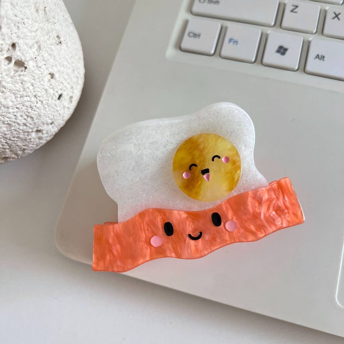 CWAHA07732_CUTE FOOD SMILE BREAD ACRYLIC HAIR CLAW CLIP