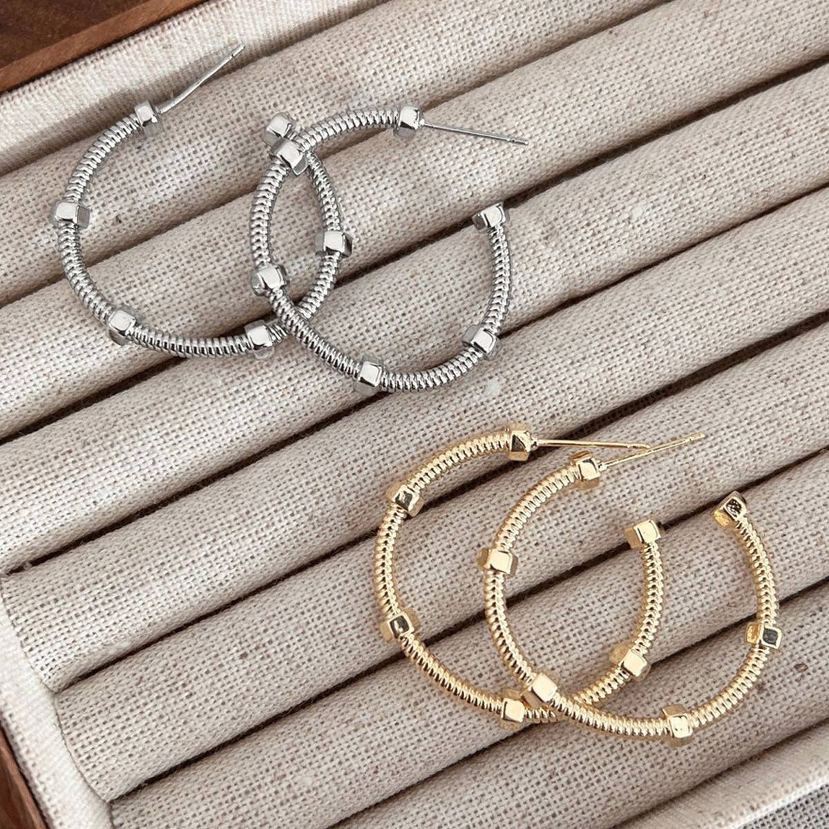 PERSONALIZED SCREW CAP, CURVED EARRINGS_CWAJE1453