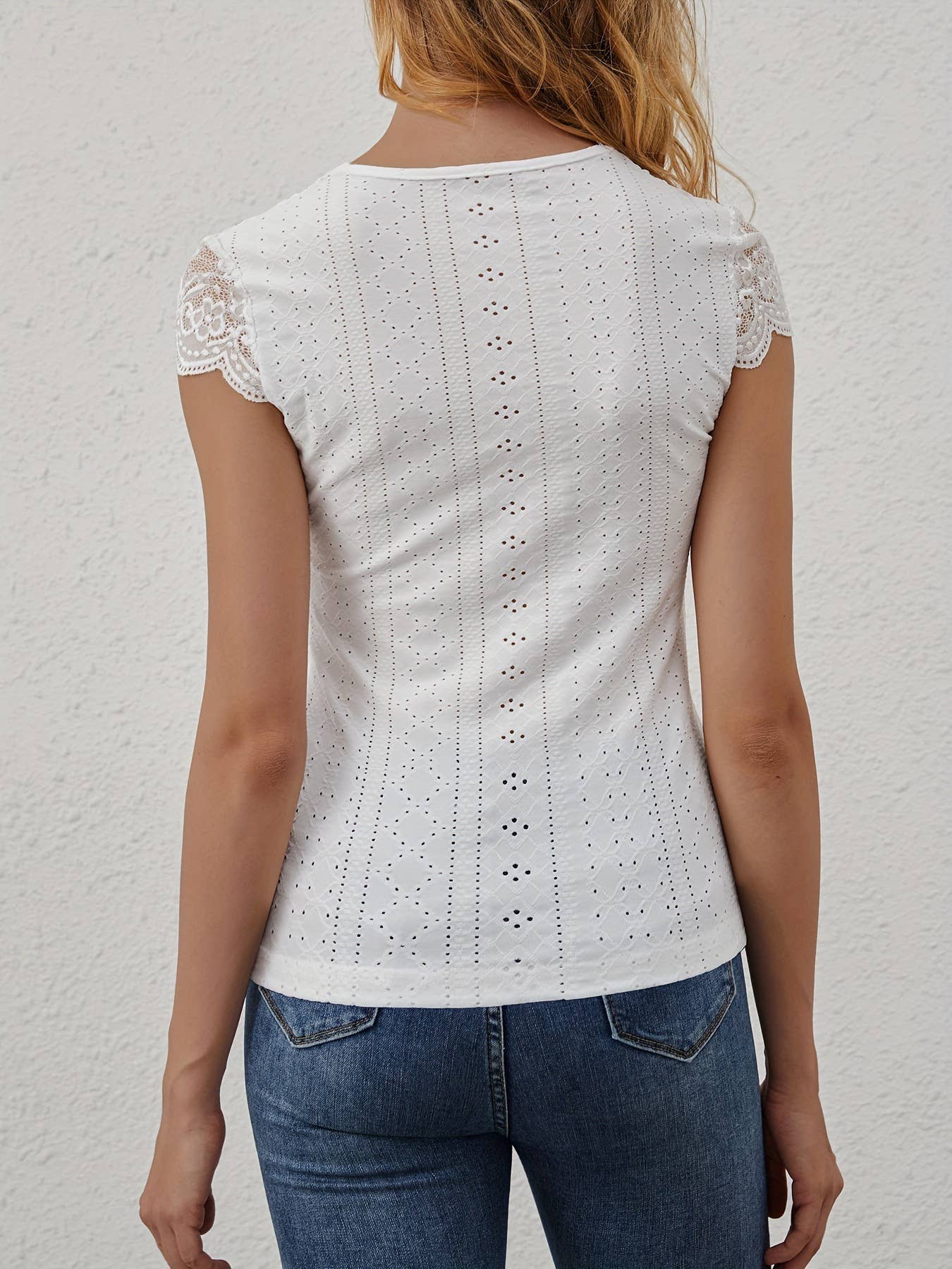 V-neck button lace patchwork slim T-shirt