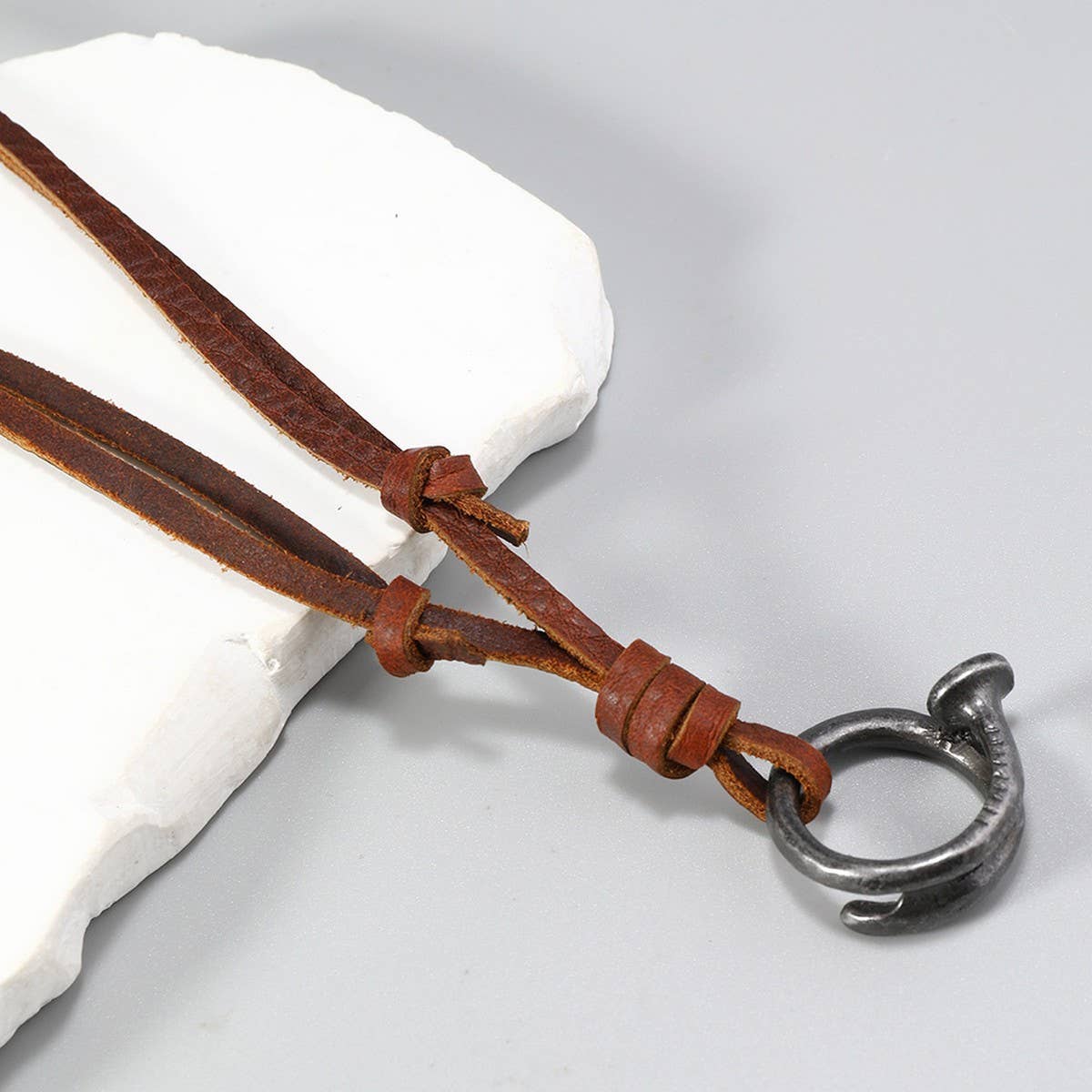 CREATIVE ADJUSTABLE VINTAGE COWHIDE NECKLACE