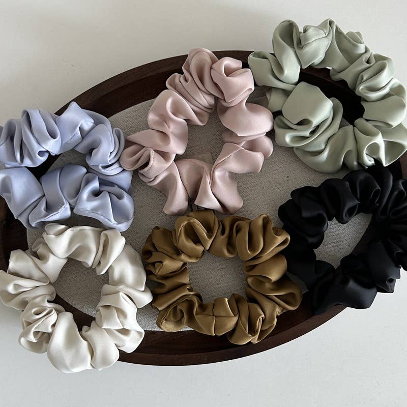A simple and versatile satin style hairband