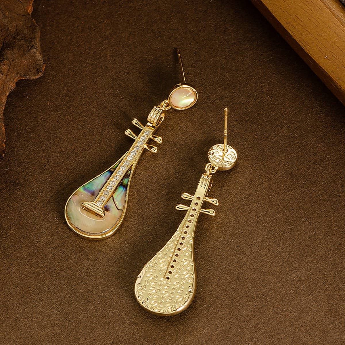 DIAMOND-ENCRUSTED ABALONE PIPA PENDANT EARRINGS