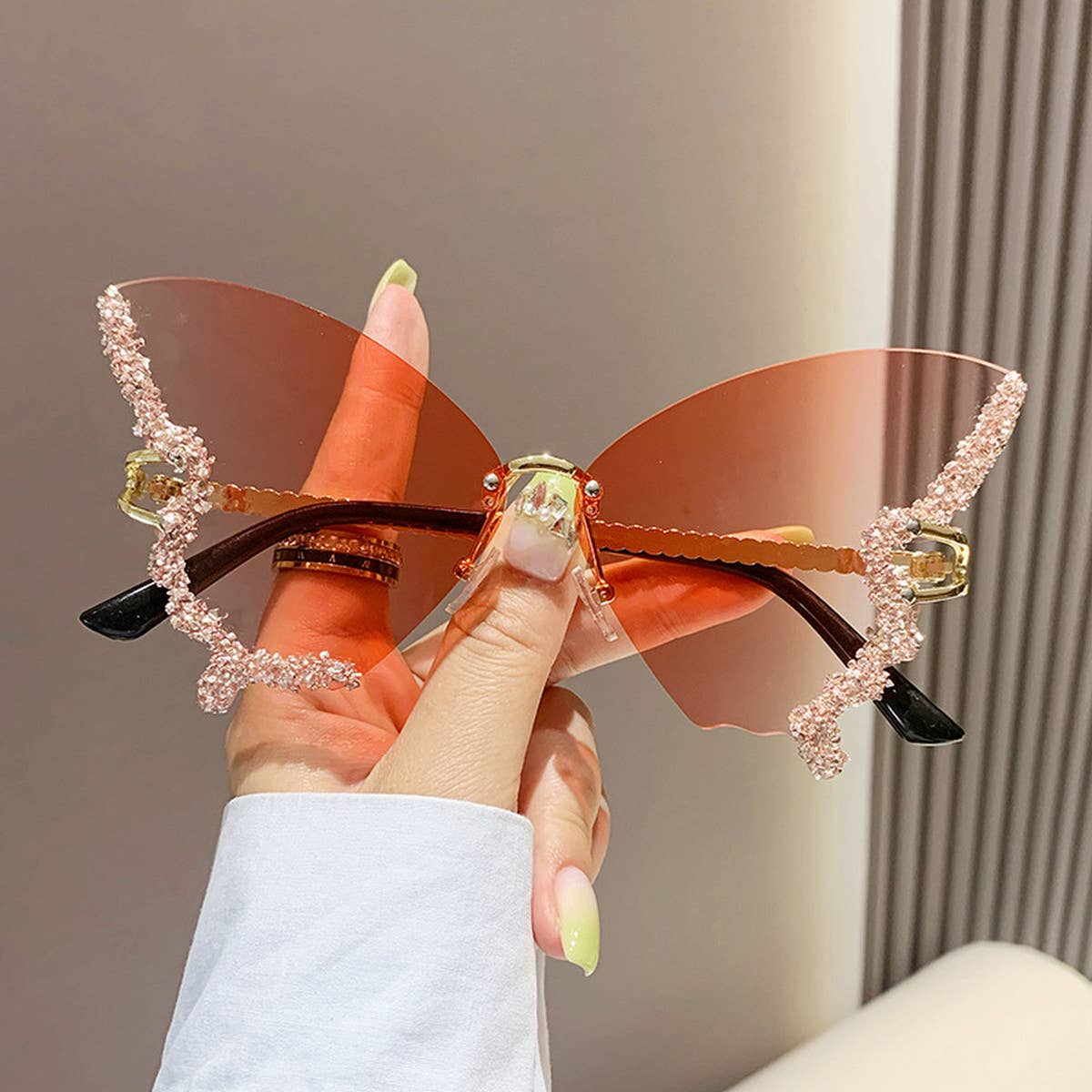 STYLISH LARGE FRAME BUTTERFLY DIAMOND SUNGLASSES_CWASG0192