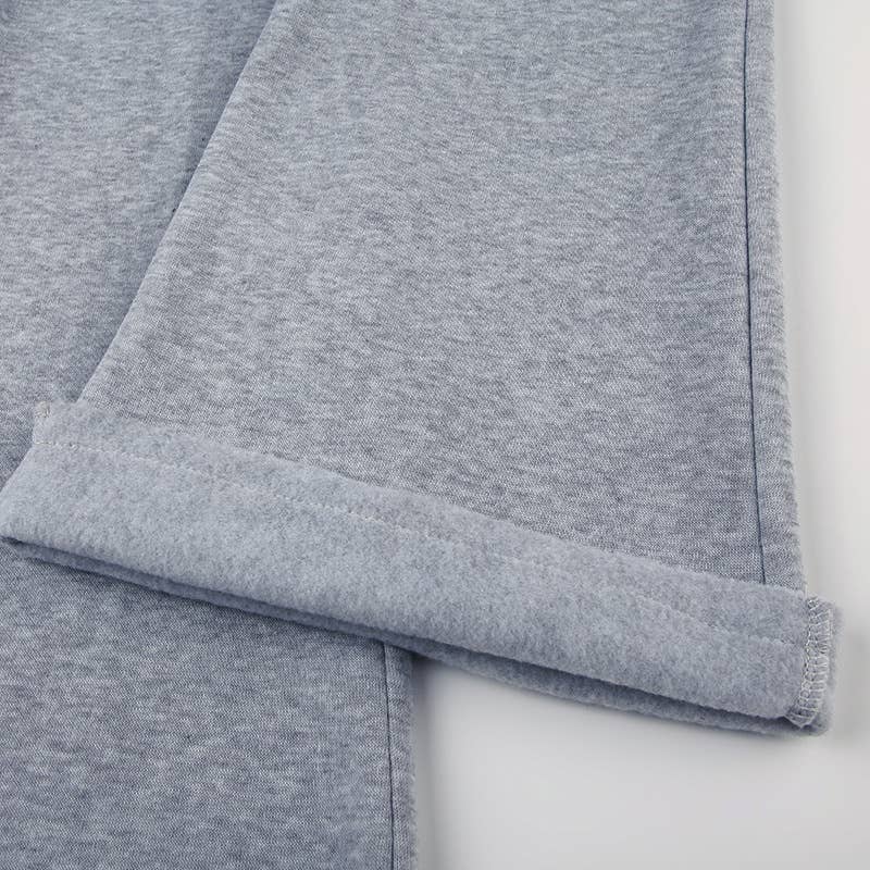 Sporty and fashionable flared trousers