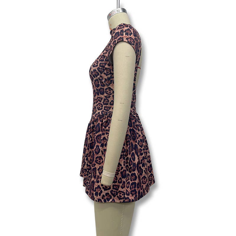Backless round neck leopard print pleated dress