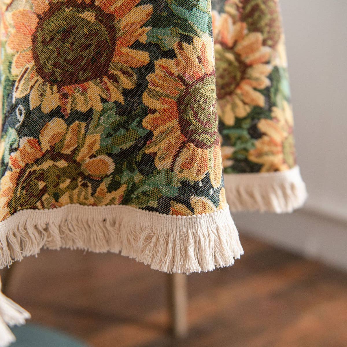 ROUND JACQUARD SUNFLOWER TABLECLOTH