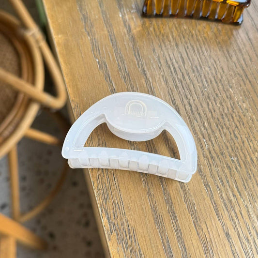 CWAHA4553_BUTTERFLY BUCKLE 7CM HOLLOW SEMICIRCLE HAIRPIN