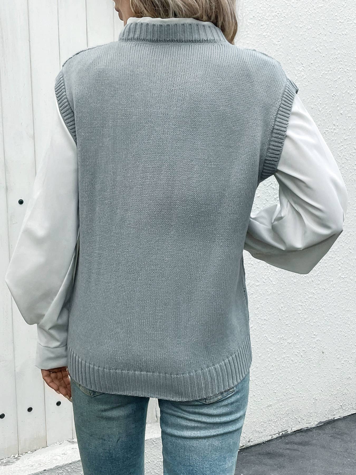 Twisted V-neck pullover knitted vest