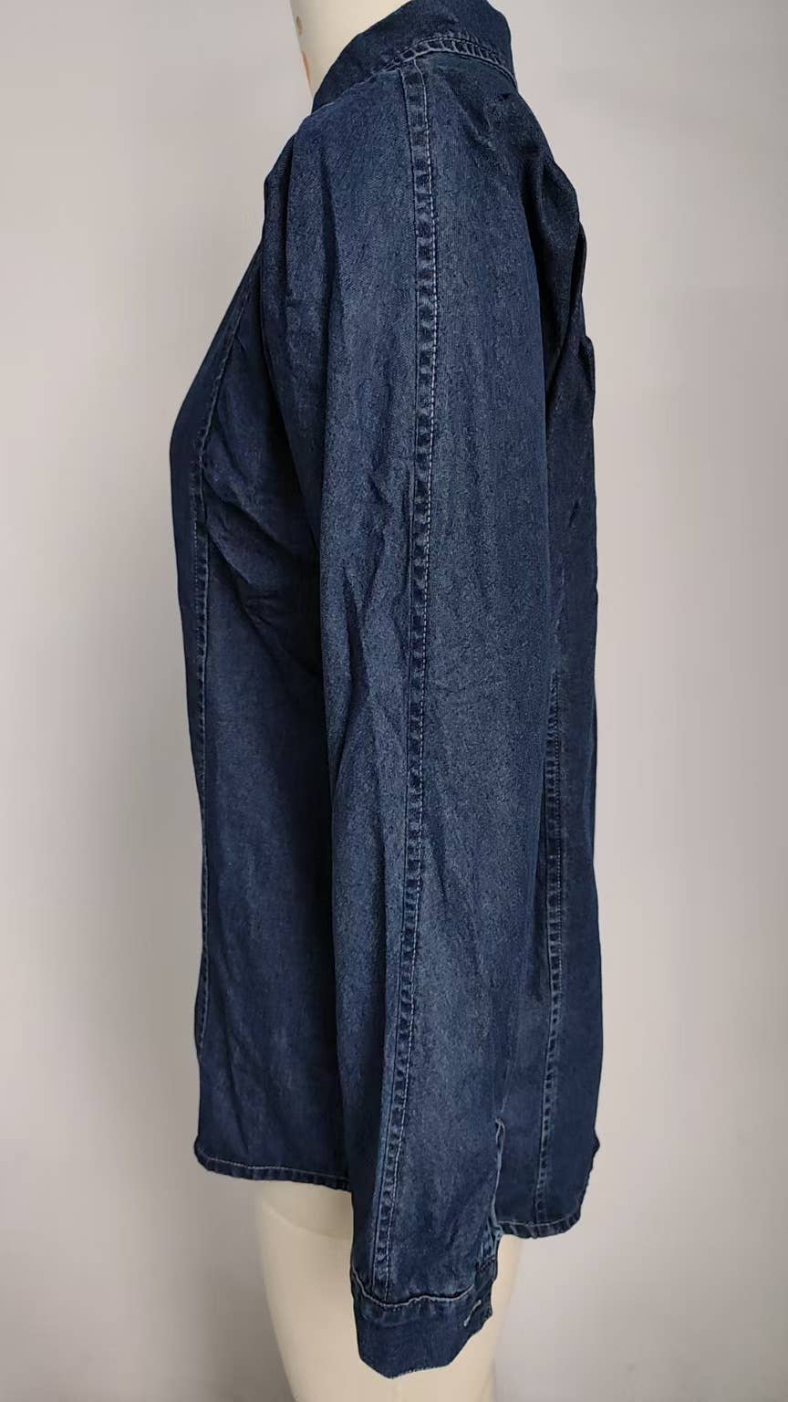 Washed shoulder-shrugging denim long sleeve shirt